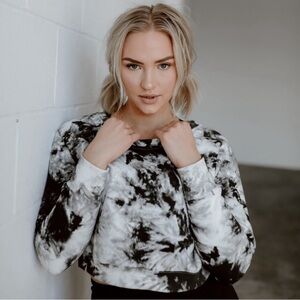 Balance Athletica- crop sweatshirt